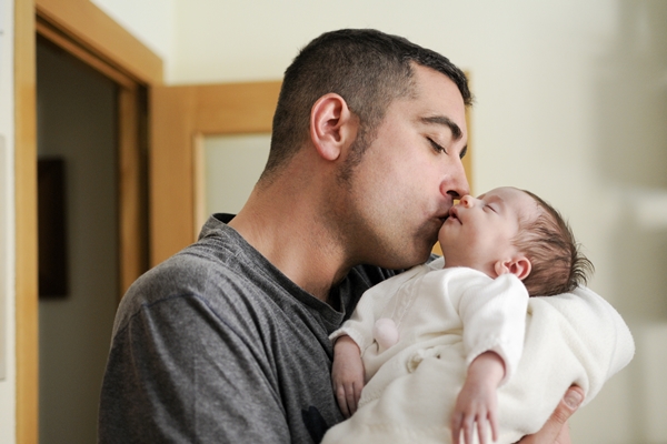Levantamento indica que América Latina tem licenças-paternidade curtas ante períodos mais longos na Europa