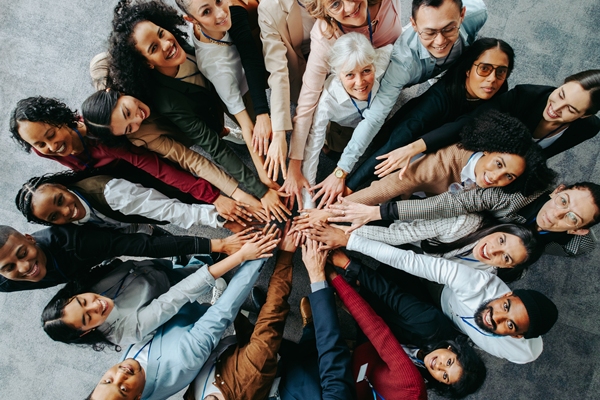 Imagem de destaque da matéria AKR Brands reforça cultura de participação com foco na Gen Z