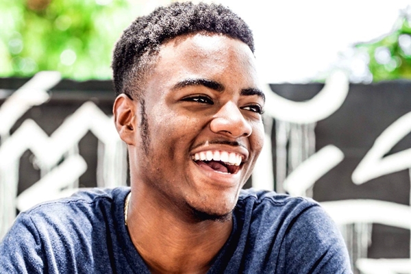 Accenture está com 24 vagas de estágio abertas para jovens negros