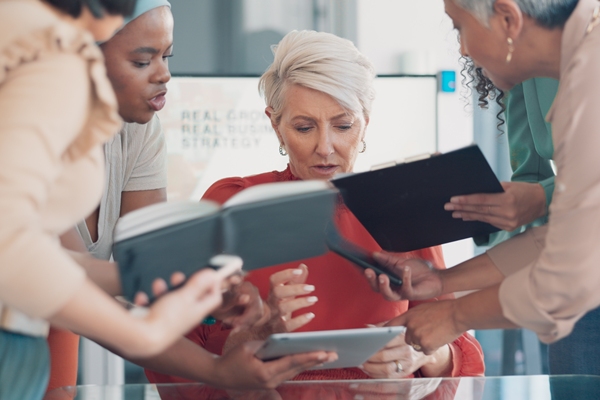 Sobrecarga de comando gera chefes ausentes e desafia cultura organizacional