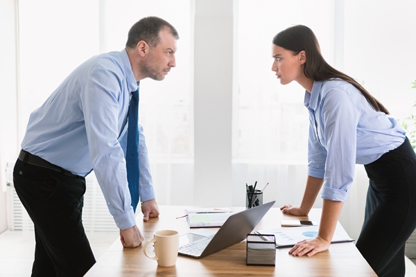 Imagem da matéria Mulheres sofrem cobrança pelo tom de voz e emoções no ambiente de trabalho