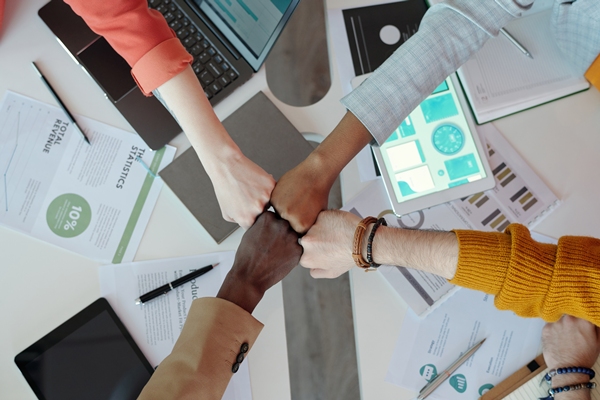 Apesar de onda global de críticas, agenda ESG e DE&I segue como estratégica para 95% das empresas do país