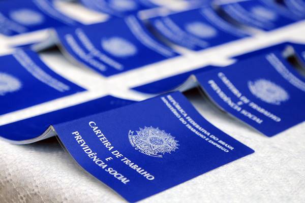 Pelo quarto mês consecutivo, emprego formal cresceu no Brasil