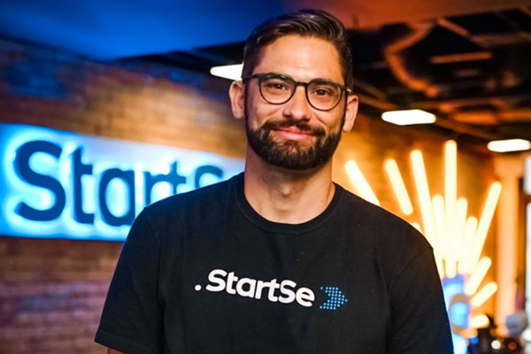 Imagem de destaque da matéria Promoção, reconhecimento ou feedback? A diferença que define o engajamento nas empresas