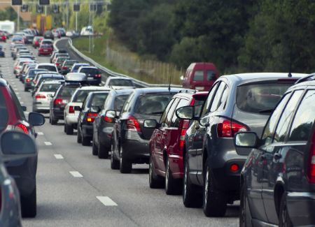 Trabalhadores brasileiros percorrem 16 km e demoram 40 minutos para chegar ao trabalho, aponta Pesquisa Mobilidade Alelo