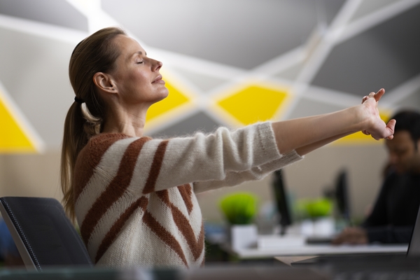 Mais da metade dos brasileiros recusaria promoção no trabalho para preservar o bem-estar