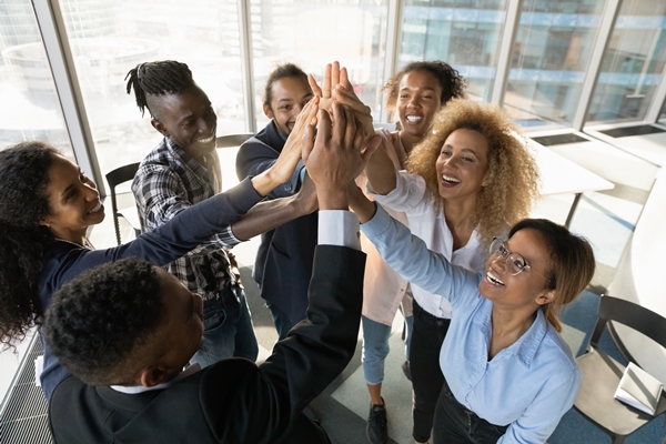 Jovens negros representam 48% das aprovações em programas de estágio e trainee