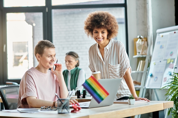 No combate à discriminação LGBTQIA+ no trabalho, empresas precisam criar quatro frentes