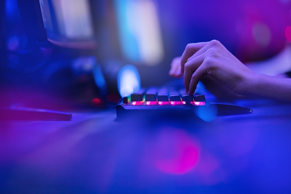 Monitorar funcionários com software requer transparência, alerta especialista