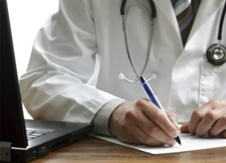 Entrega de atestado médico falso ao empregador: justa causa do empregado e outras implicações