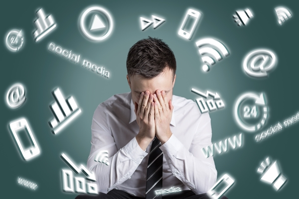 É preciso detectar e prevenir o assédio virtual e o burnout digital