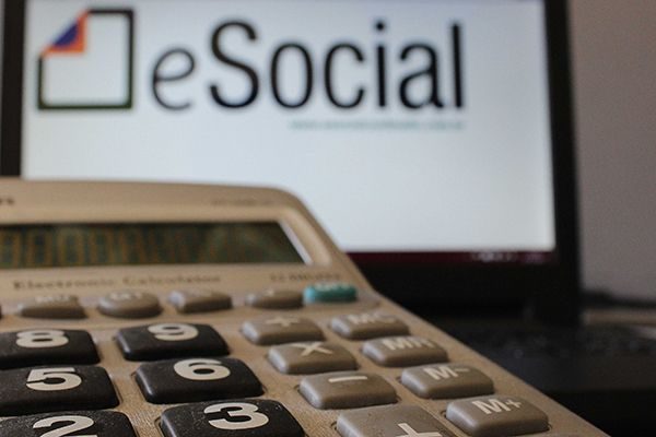 eSocial queremos simplificação e não dois sistemas de envio de informações